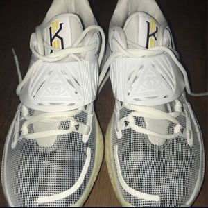 Kyrie Low 3’s “Eclipse”